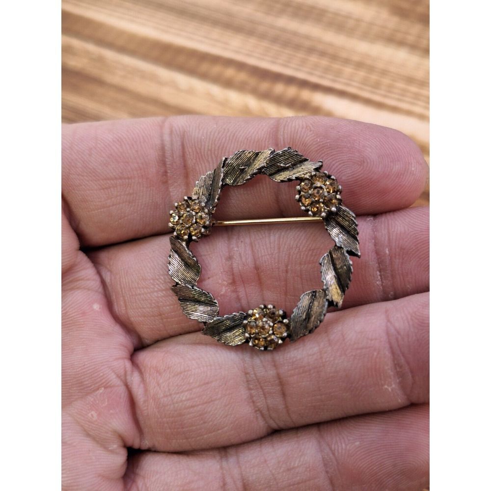 Beautiful Vintage Gold Tone Leaf & Amber Rhinestone Wreath Brooch‎ 1.5"